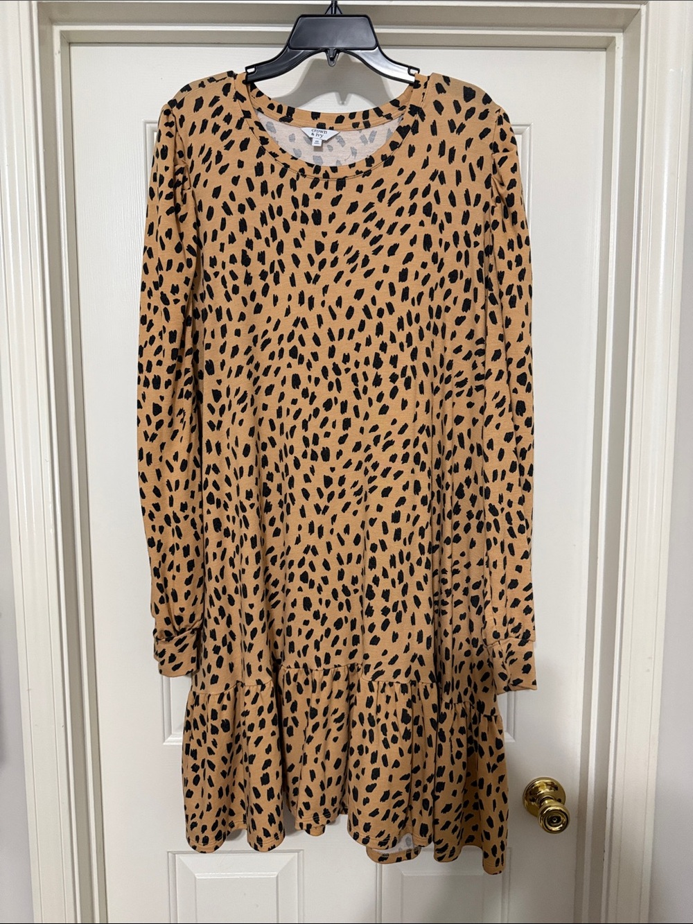 Women’s Crown & Ivy Tan Animal Print Long Sleeve Ruffle Dress